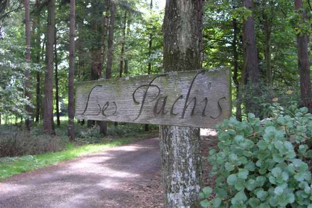 Bordje Le Pachis en ingang tot het domeintje van de vakantiewoning